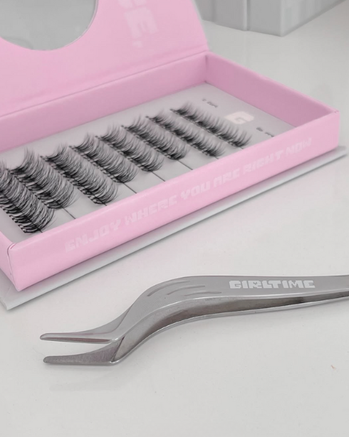 Press on DIY lashes